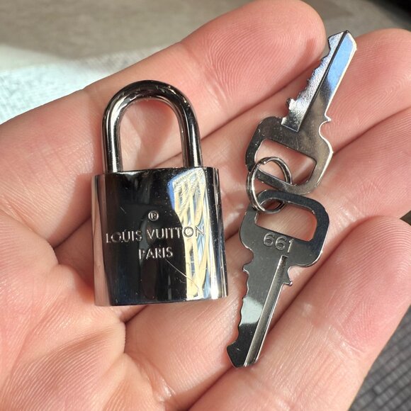 Louis Vuitton Monogram Eclipse Keepall Bandoulière 55 Duffle Bag - Picture 12 of 16